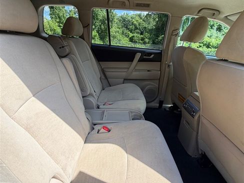 Used 2013 Toyota Highlander Plus AWD/4WD image 21