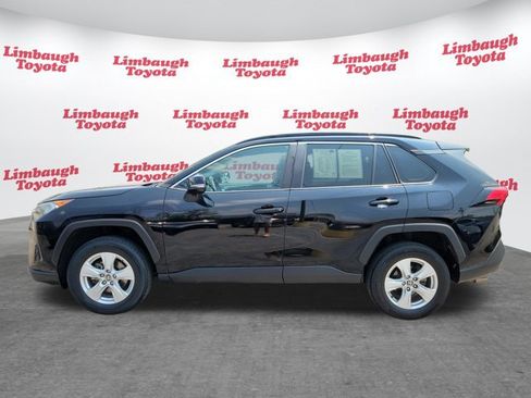 Used 2021 Toyota RAV4 XLE AWD/4WD image 2
