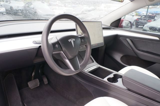 Used 2024 Tesla Model Y Long Range AWD/4WD image 18