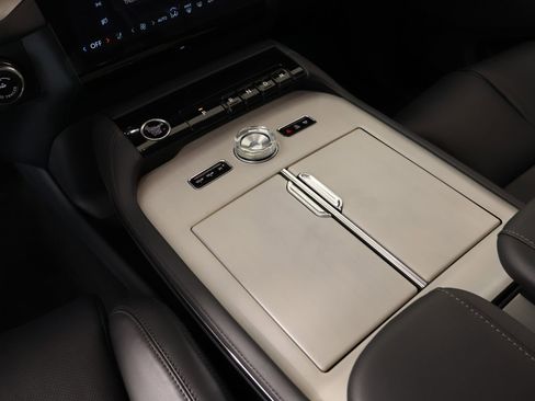 New 2026 Lincoln Navigator Premiere AWD/4WD image 8