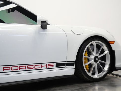 Used 2016 Porsche 911 R RWD image 50
