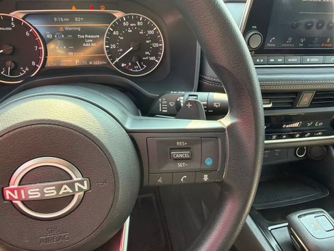 Used 2024 Nissan Rogue SV FWD image 20