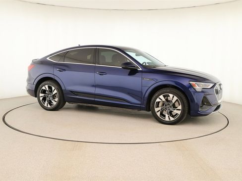 Certified 2022 Audi e-tron Premium image 9