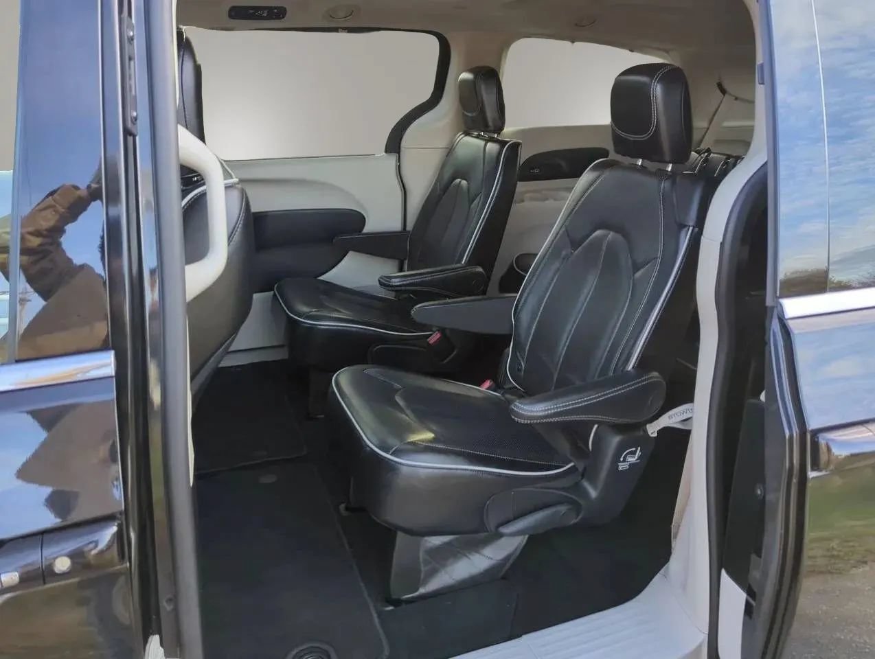 Used 2023 Chrysler Pacifica Limited FWD image 24
