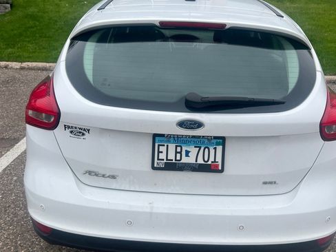 Used 2017 Ford Focus SEL w/ Cold Weather Package FWD image 4