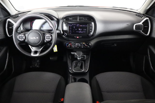 Used 2024 Kia Soul LX w/ LX Technology Package FWD image 17