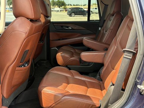 Used 2018 Cadillac Escalade Premium Luxury RWD image 22