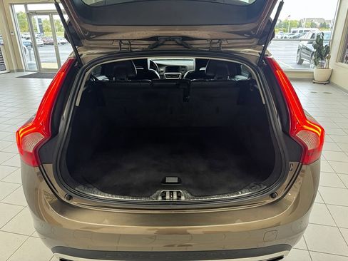 Used 2018 Volvo V60 T5 Cross Country w/ Convenience Package image 53