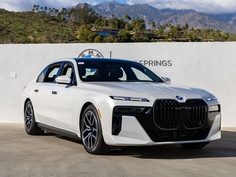 New 2026 BMW 750e xDrive image 8