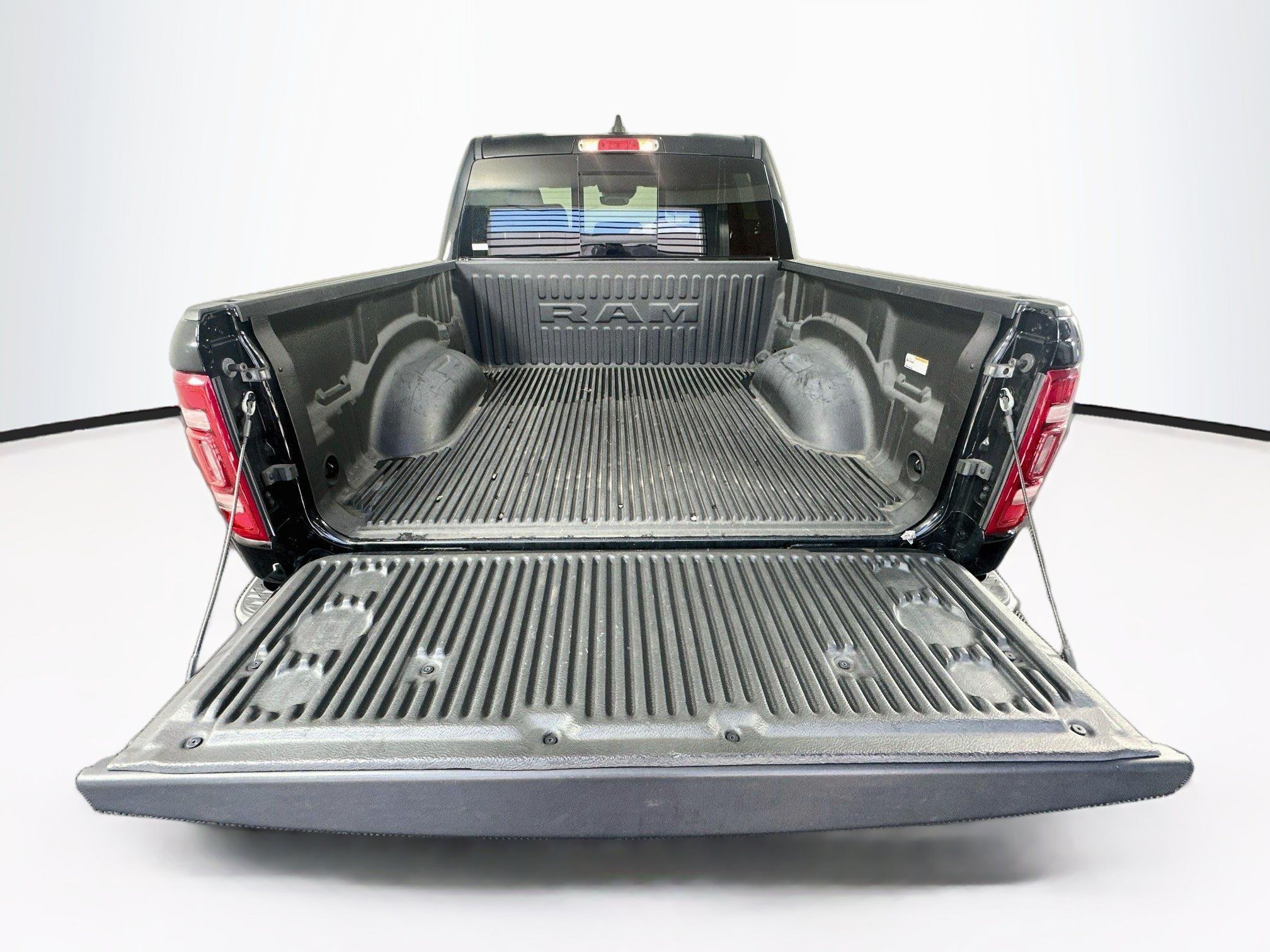 Used 2023 RAM 1500 Laramie AWD/4WD image 29