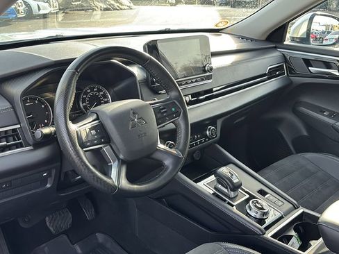 Used 2024 Mitsubishi Outlander SE image 23