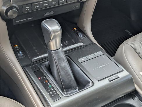 Used 2022 Lexus GX 460 Premium w/ Accessory Package image 18