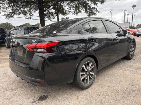 Used 2021 Nissan Versa SV image 5