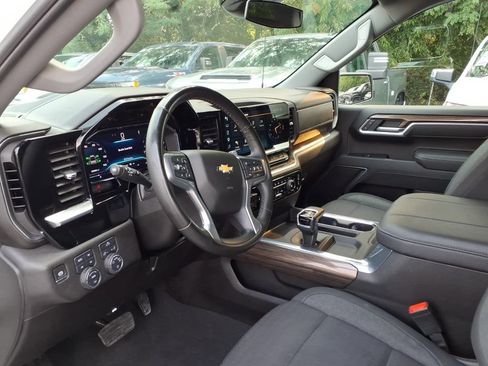 Used 2025 Chevrolet Silverado 1500 LT AWD/4WD image 12