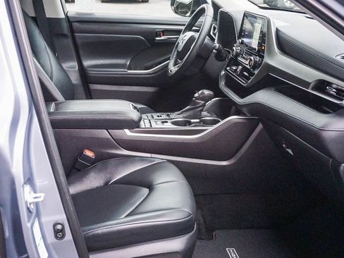Used 2022 Toyota Highlander XLE image 13