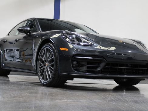 Used 2023 Porsche Panamera Platinum Edition image 3