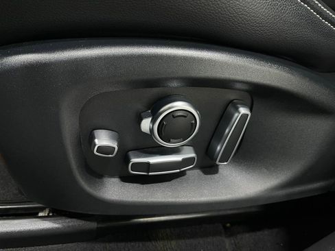 Used 2018 Jaguar F-PACE S image 23