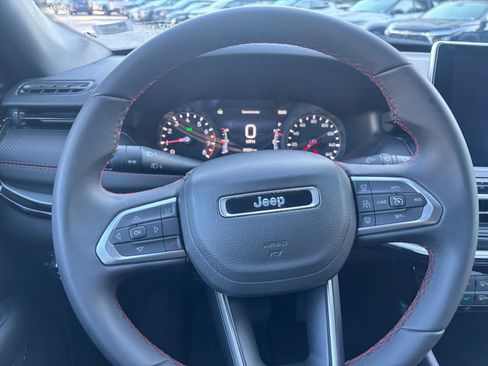 Used 2025 Jeep Compass Trailhawk AWD/4WD image 33