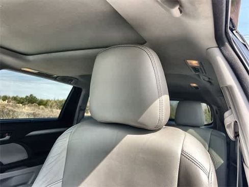 Used 2017 Toyota Highlander XLE image 25