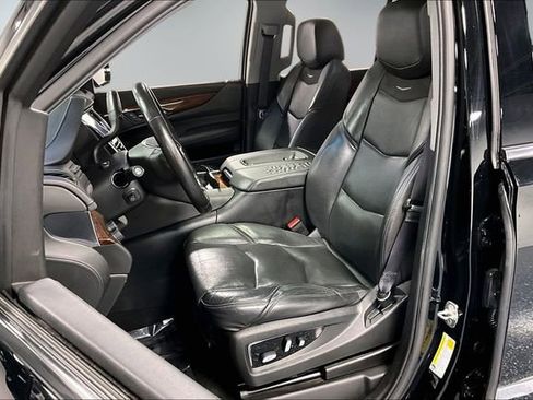 Used 2016 Cadillac Escalade Luxury image 21
