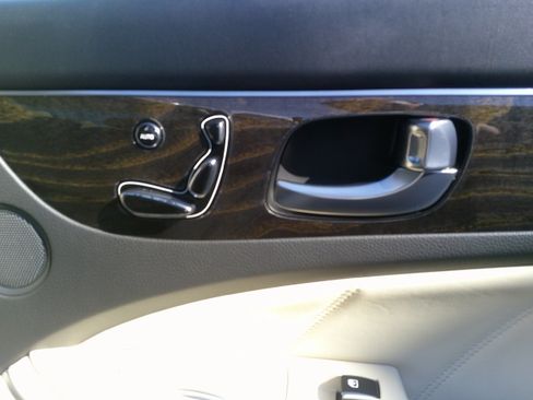 Used 2014 Hyundai Equus Signature RWD image 32
