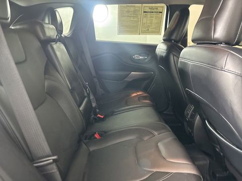 Used 2022 Jeep Cherokee Limited w/ Mopar Interior Package AWD/4WD image 25