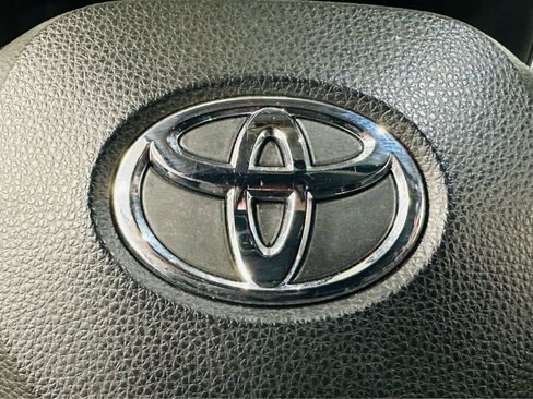 Certified 2023 Toyota Corolla Cross XLE image 16