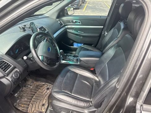 Used 2016 Ford Explorer XLT w/ Equipment Group 202A AWD/4WD image 4