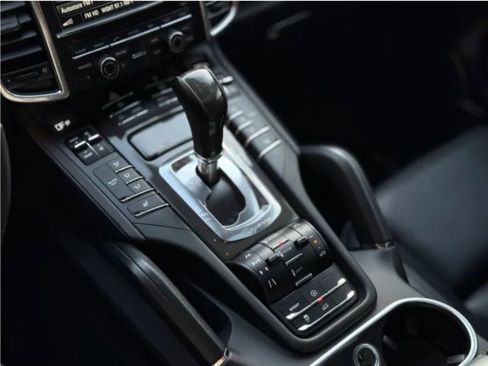 Used 2012 Porsche Cayenne Turbo image 14