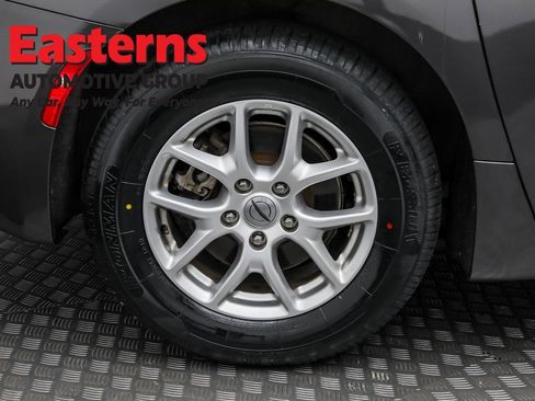 Used 2023 Chrysler Voyager LX image 31