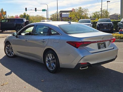 Used 2019 Toyota Avalon XLE w/ Moonroof Package image 15