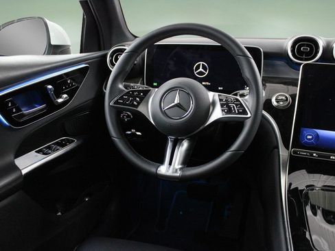 Used 2025 Mercedes-Benz GLC 300 image 18