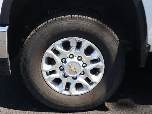 Used 2024 Chevrolet Silverado 2500 LTZ AWD/4WD image 14