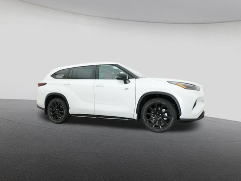New 2026 Toyota Highlander XLE image 28