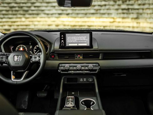 Used 2025 Honda Pilot Touring image 26