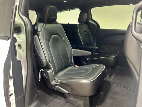 Used 2023 Chrysler Pacifica Limited w/ S Appearance Package AWD/4WD image 46