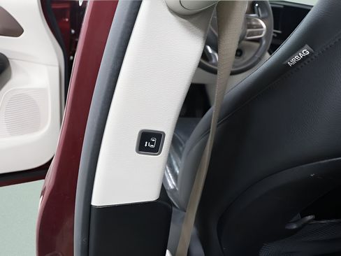 Used 2017 Chrysler Pacifica Touring-L FWD image 24
