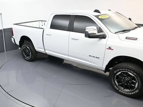Used 2026 RAM 2500 Laramie AWD/4WD image 17