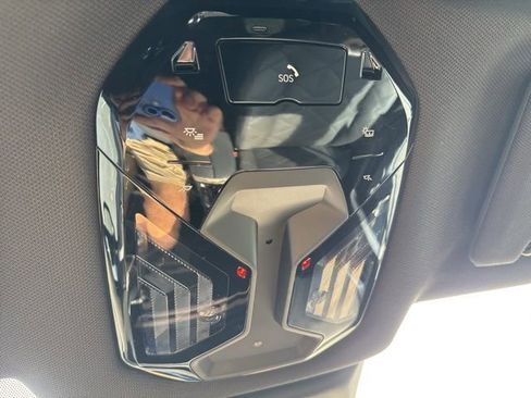 Used 2022 BMW iX xDrive50 w/ Dynamic Handling Package image 23