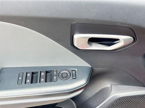 Used 2025 Kia K4 LXS image 17