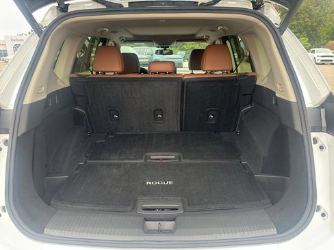 Used 2025 Nissan Rogue Platinum w/ Platinum Premium Package FWD image 21