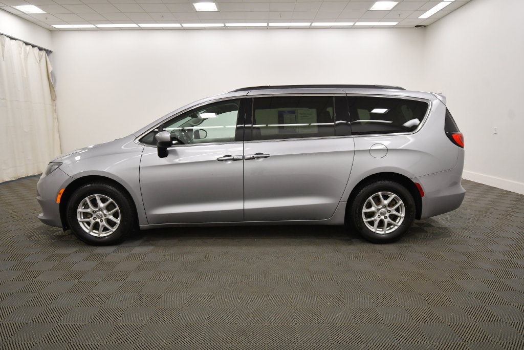 Used 2020 Chrysler Voyager Lxi FWD image 4