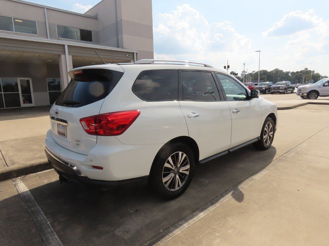 Used 2017 Nissan Pathfinder SL AWD/4WD image 11