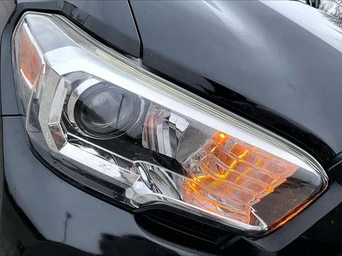 Used 2017 Toyota Tacoma SR5 image 26