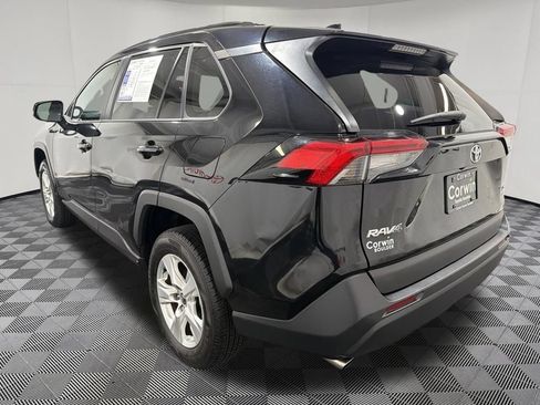 Used 2021 Toyota RAV4 XLE AWD/4WD image 5