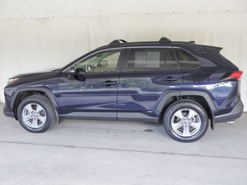 Used 2025 Toyota RAV4 XLE w/ Convenience Package AWD/4WD image 25