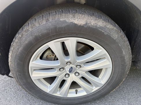 Used 2019 Ford Explorer XLT w/ Equipment Group 202A AWD/4WD image 15