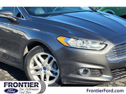 Used 2016 Ford Fusion SE w/ Equipment Group 202A image 4