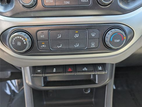 Used 2018 Chevrolet Colorado LT w/ LT Convenience Package image 24