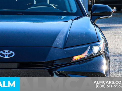 Used 2025 Toyota Camry LE image 15